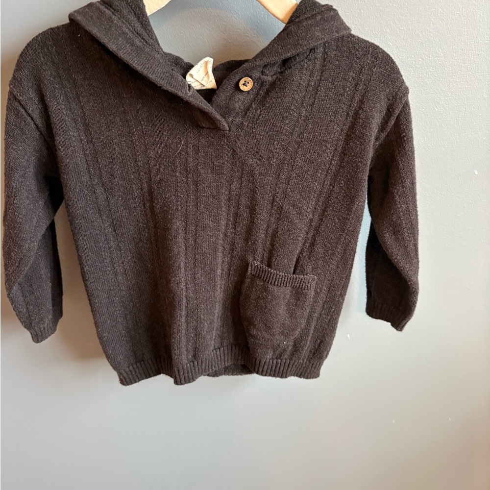 Black long sleeve hooded pocket sweater